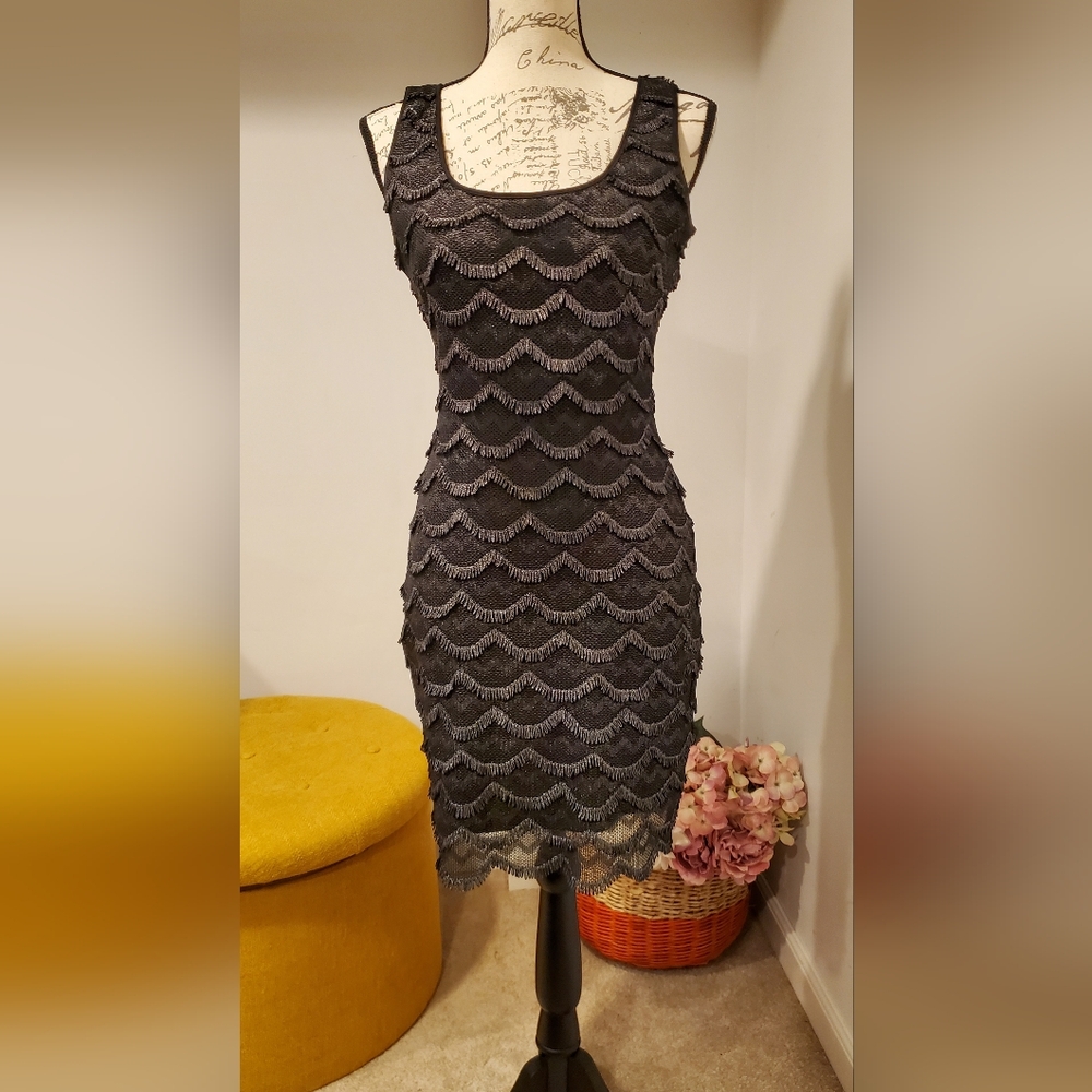 GUESS WOMEN'S SLEEVELESS ROUND NECK, METALLIC BLACK/GREY DRESS SIZE 4.